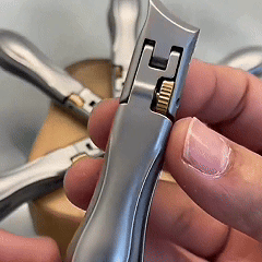 THE #1 PROFESSIONAL NAIL CLIPPER USED IN SALONS AND RECOMMENDED BY PODIATRISTS